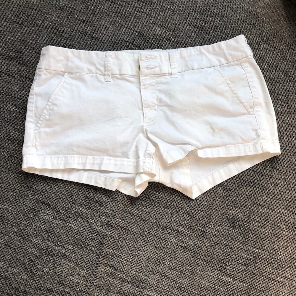 American Eagle white shorts